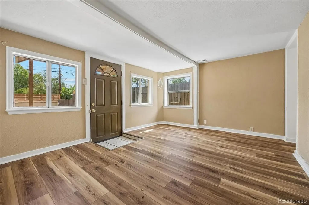 937 S Vrain Street Denver CO 80219