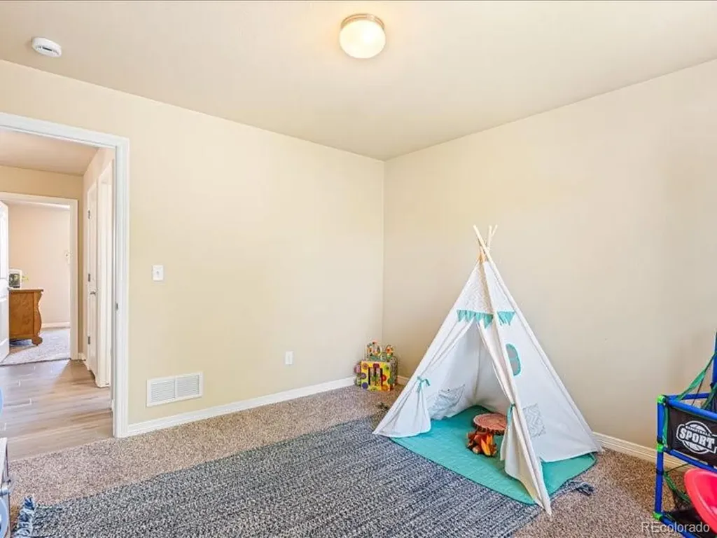 9019 Sandpiper Drive Longmont CO 80504
