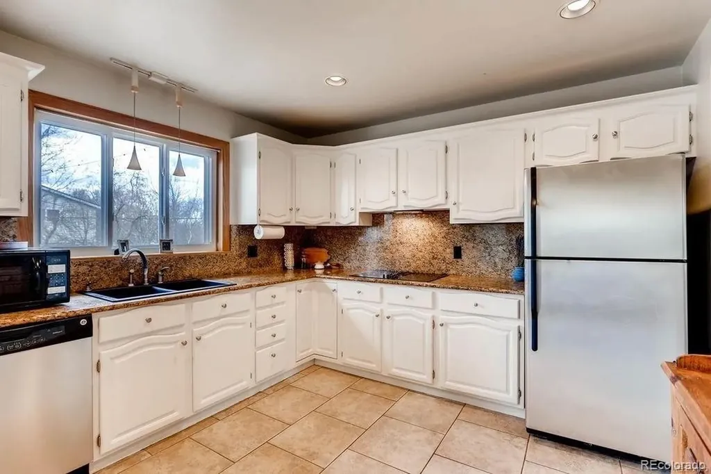 2285 E Noble Street Centennial CO 80121