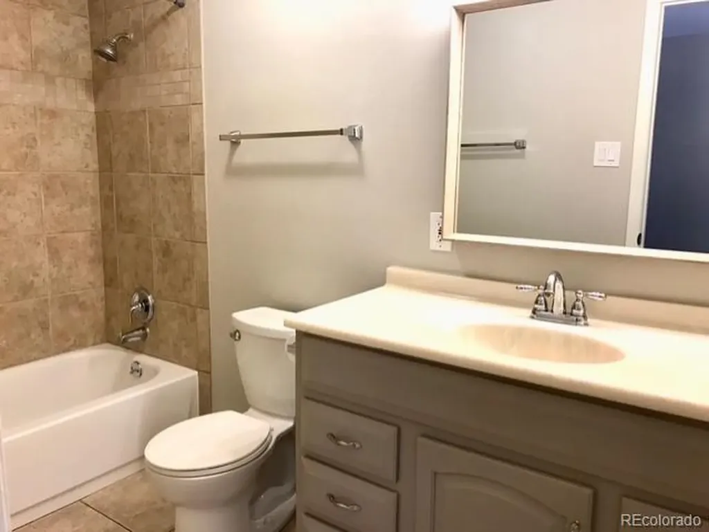 2285 E Noble Street Centennial CO 80121