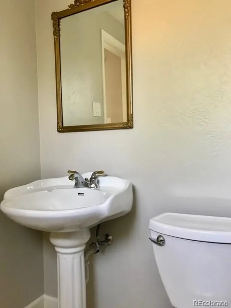 2285 E Noble Street Centennial CO 80121