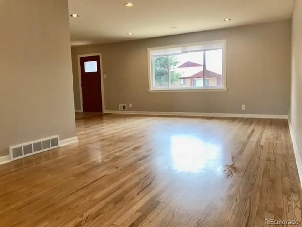 2285 E Noble Street Centennial CO 80121