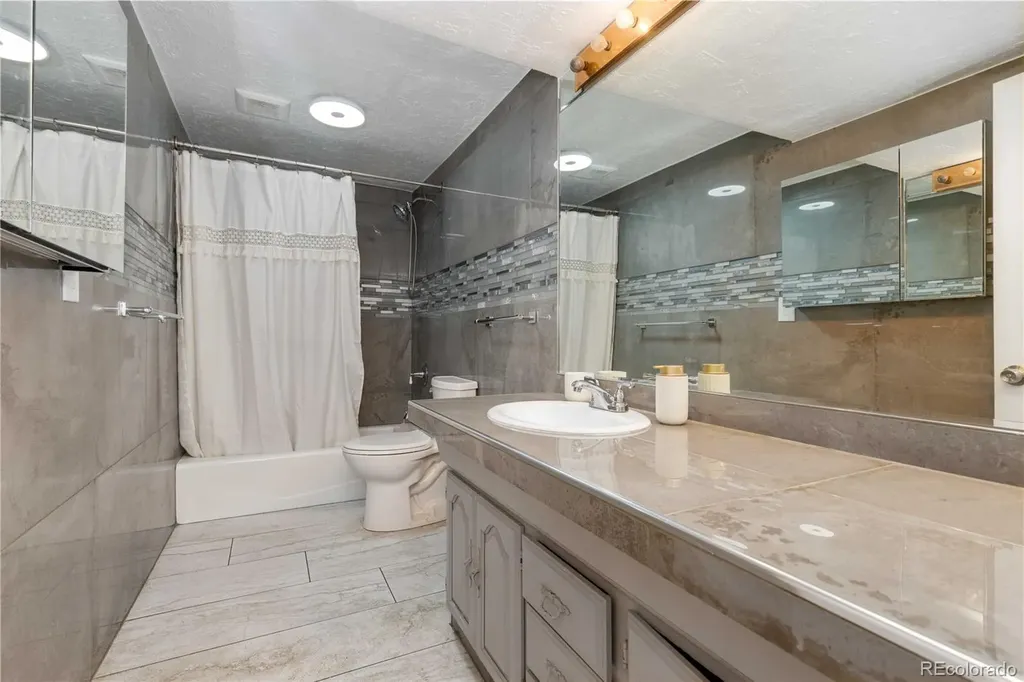 5425 Columbine Lane Denver CO 80221