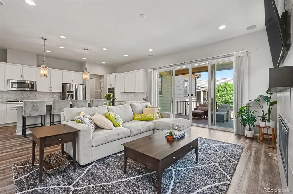 6421 Village Lane Centennial CO 80111