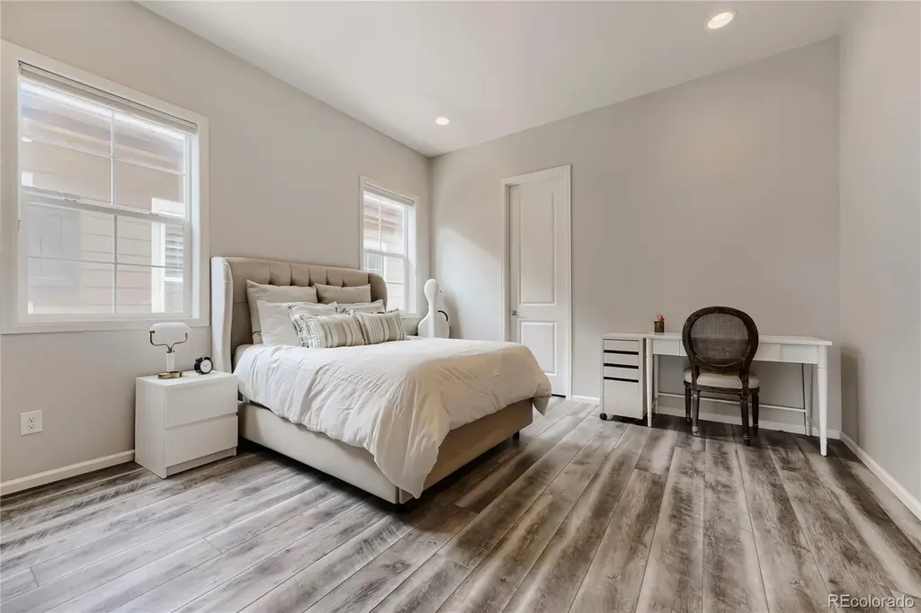 6421 Village Ln Lane Centennial CO 80111