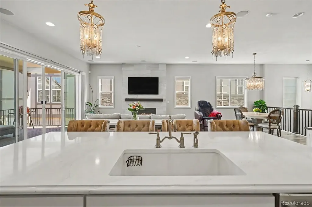 6421 Village Lane Centennial CO 80111