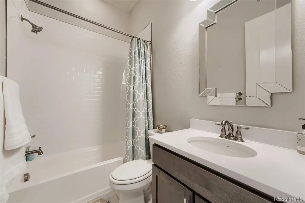 6421 Village Ln Lane Centennial CO 80111