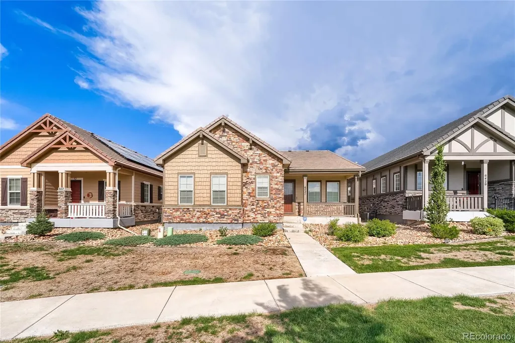 6421 Village Ln Lane Centennial CO 80111