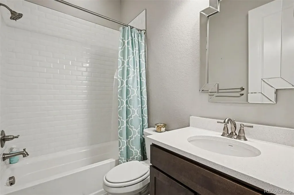 6421 Village Lane Centennial CO 80111