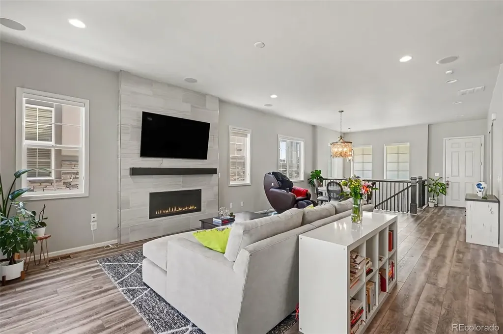 6421 Village Lane Centennial CO 80111