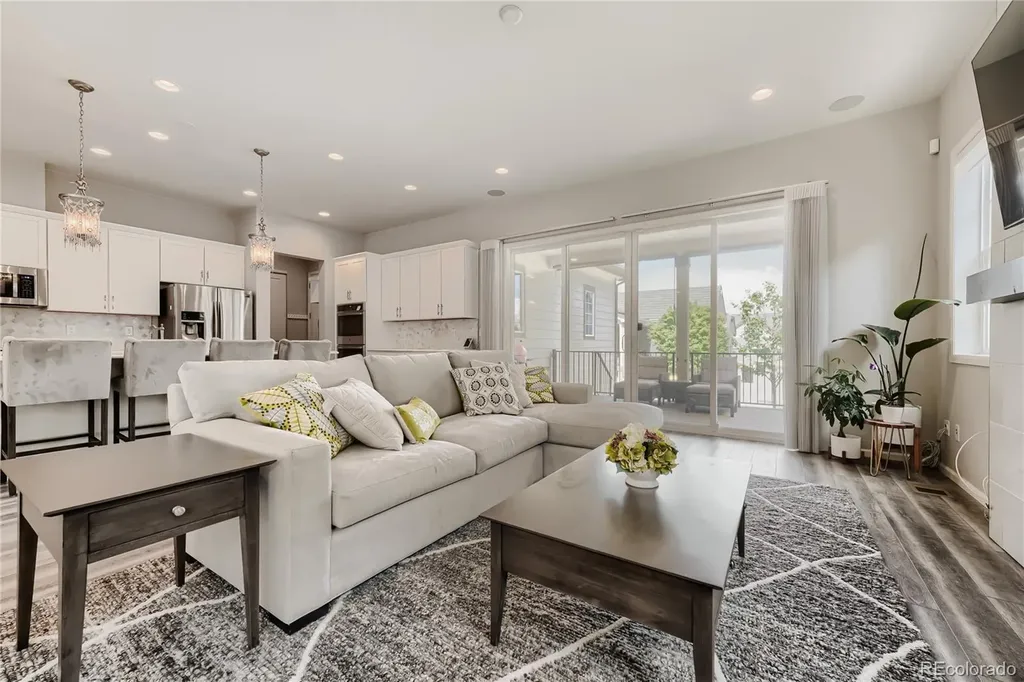 6421 Village Ln Lane Centennial CO 80111