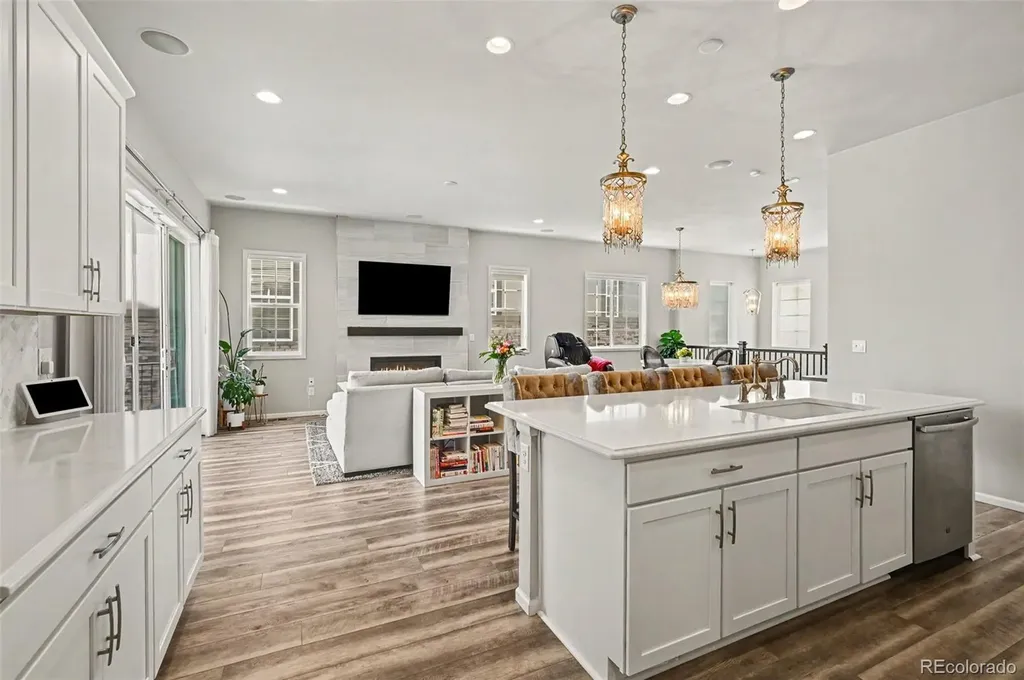 6421 Village Lane Centennial CO 80111