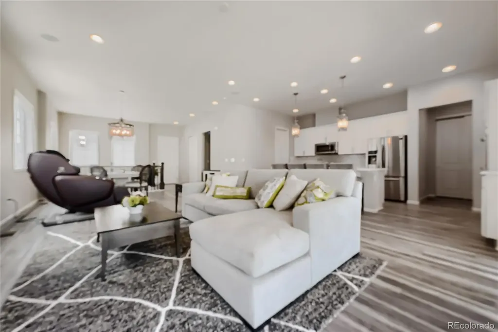 6421 Village Ln Lane Centennial CO 80111