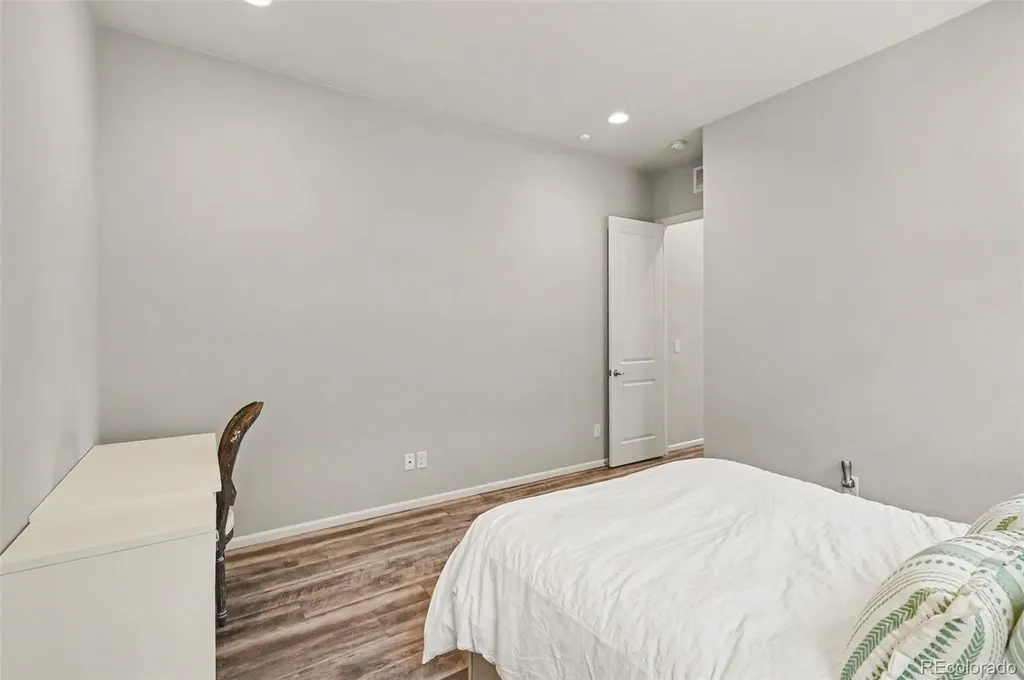 6421 Village Lane Centennial CO 80111