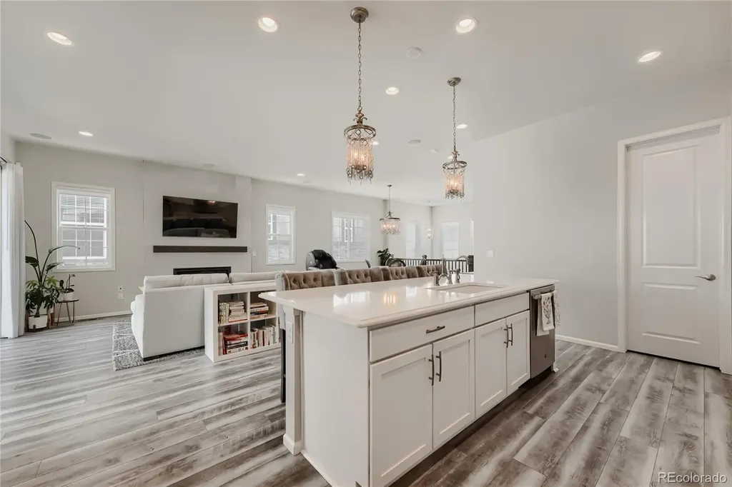 6421 Village Ln Lane Centennial CO 80111