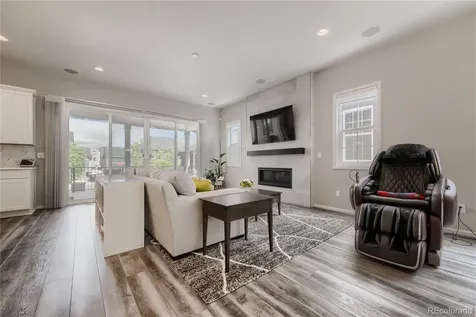 6421 Village Ln Lane Centennial CO 80111