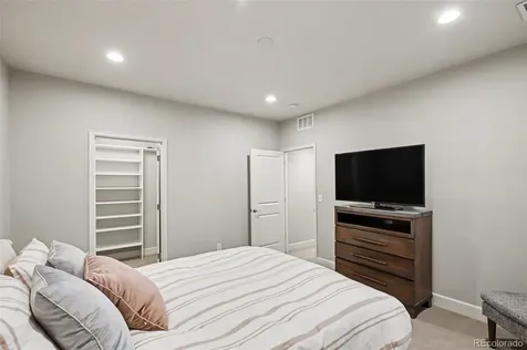 6421 Village Lane Centennial CO 80111