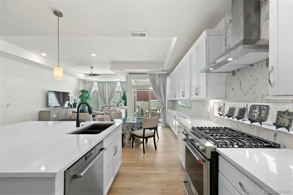 5037 N Quemoy Street Aurora CO 80019