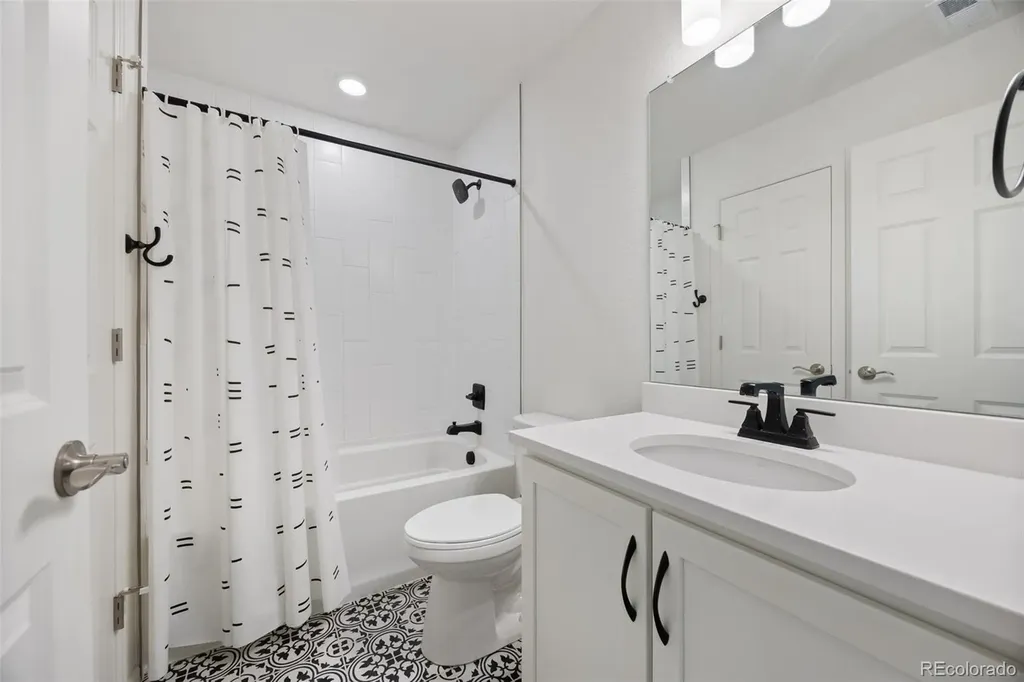 5037 N Quemoy Street Aurora CO 80019