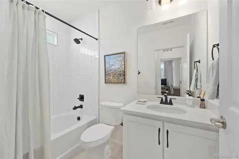 5037 N Quemoy Street Aurora CO 80019