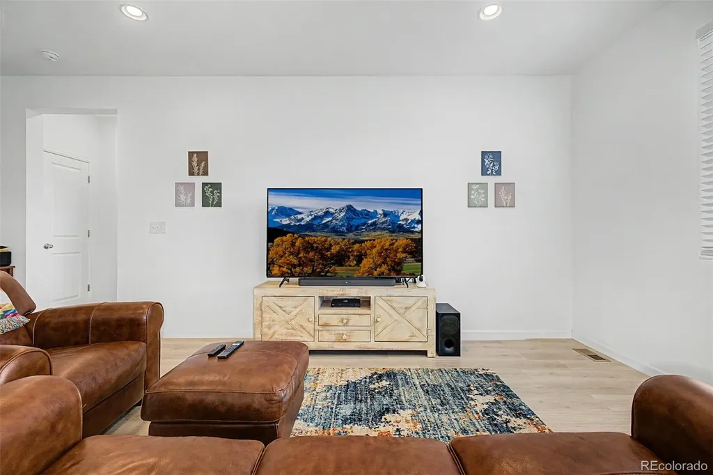 121 S Vandriver Way Aurora CO 80018