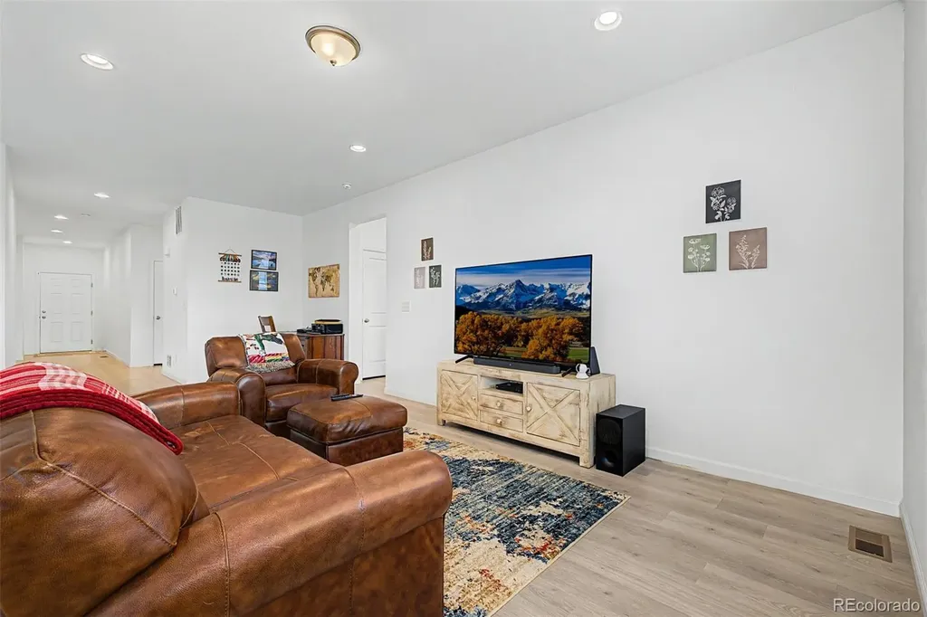 121 S Vandriver Way Aurora CO 80018