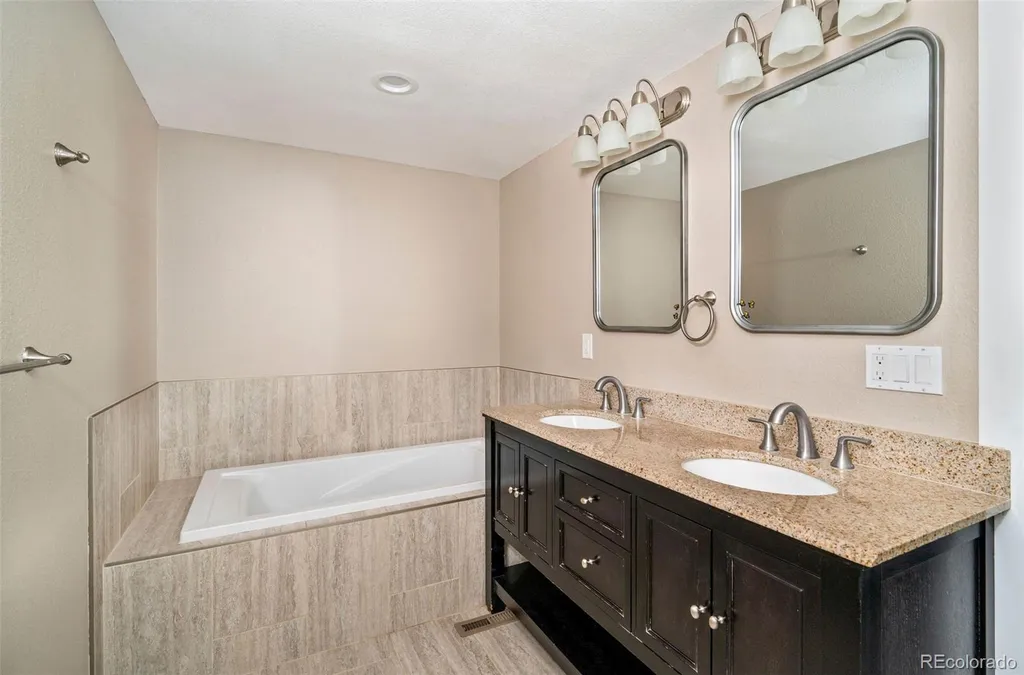 2434 Park Lane Littleton CO 80120