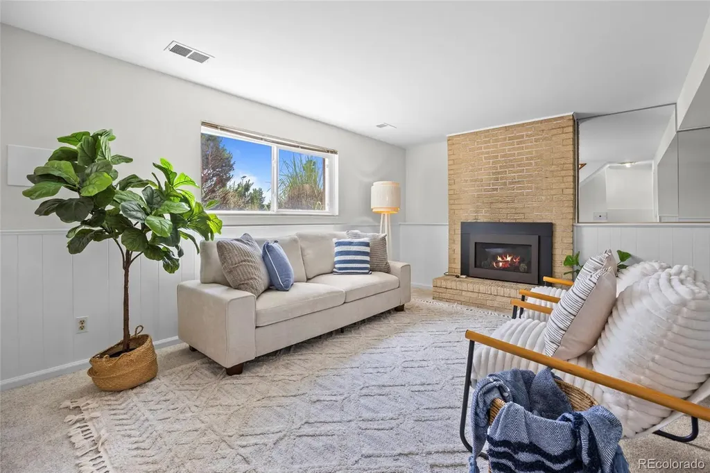 8603 E Dillard Place Denver CO 80231