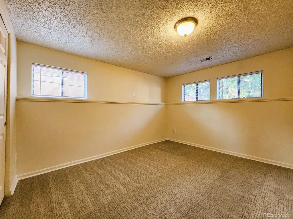 4640 S Akron Street Englewood CO 80111