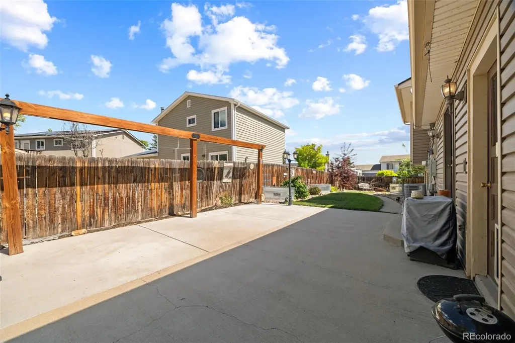 10429 Owens Circle Broomfield CO 80021
