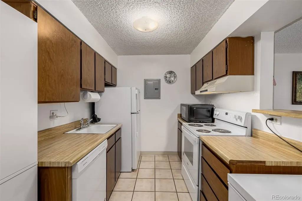 381 S Ames Street Lakewood CO 80226