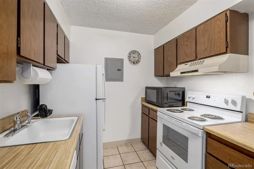 381 S Ames Street Lakewood CO 80226