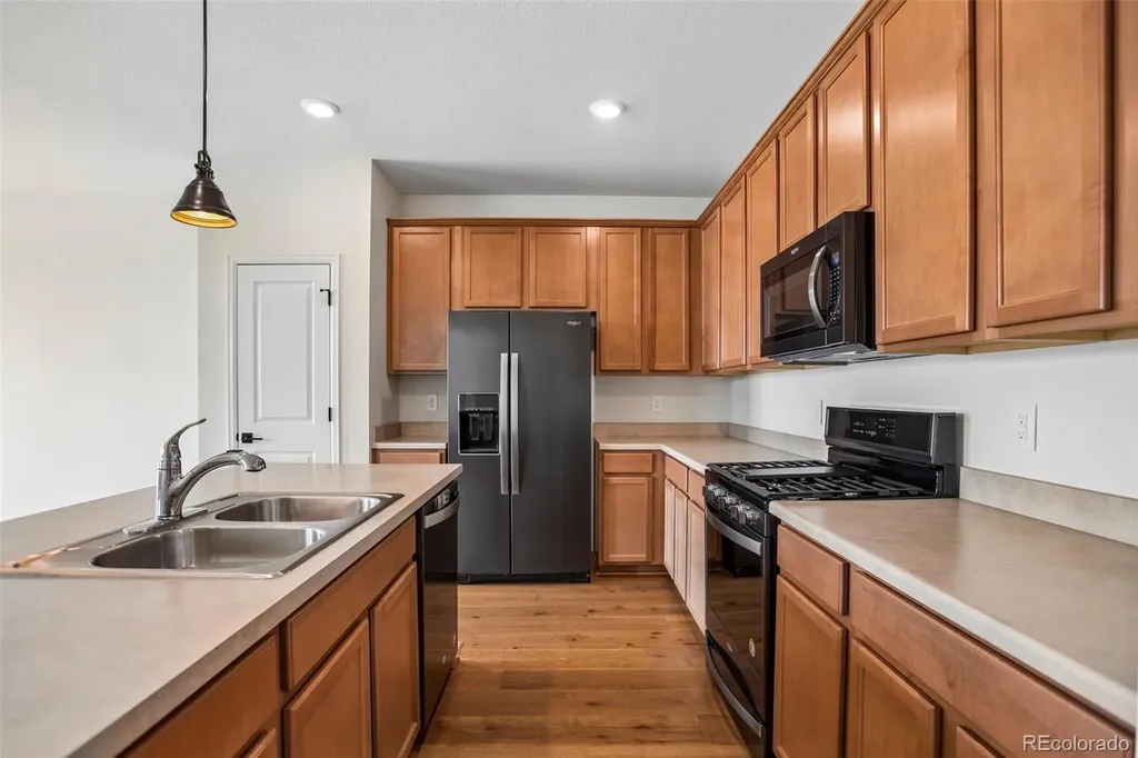 855 N Waterloo Circle Aurora CO 80018