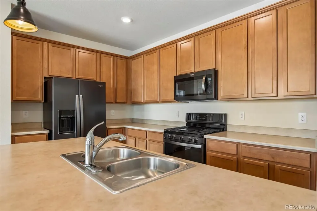 855 N Waterloo Circle Aurora CO 80018