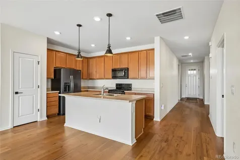 855 N Waterloo Circle Aurora CO 80018