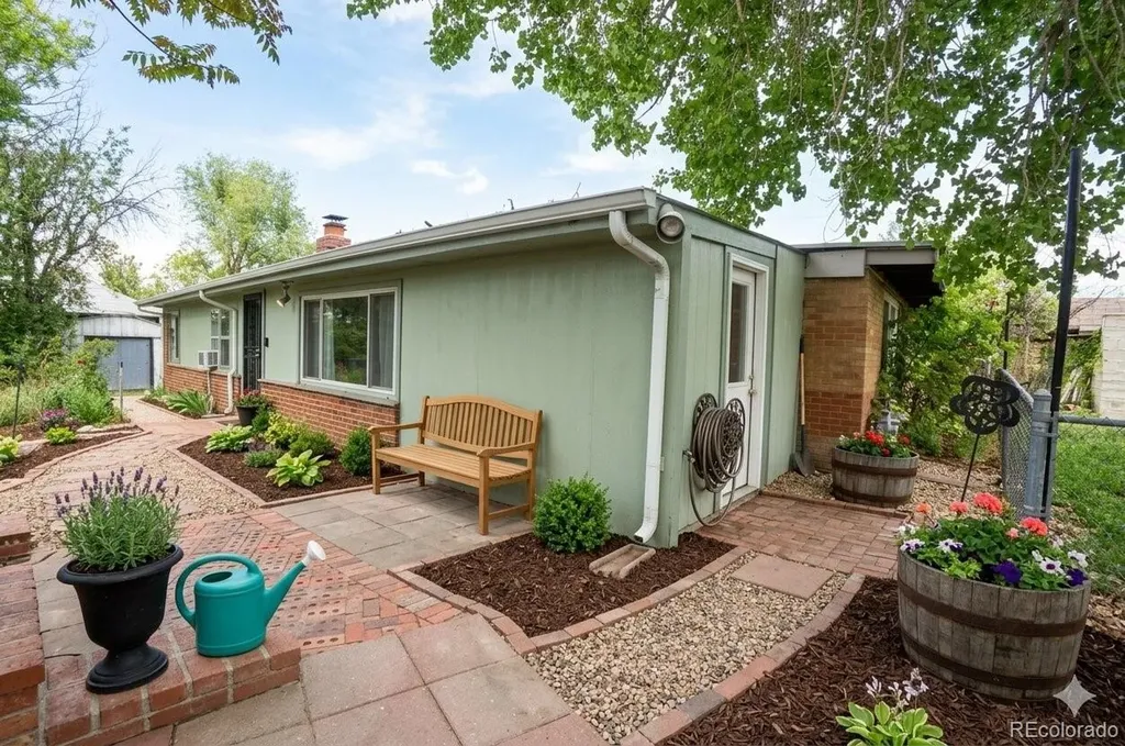 1180 W Stanford Drive Englewood CO 80110
