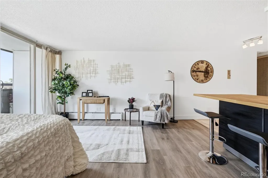 Denver CO, 799 Dahlia Street, Unit 305