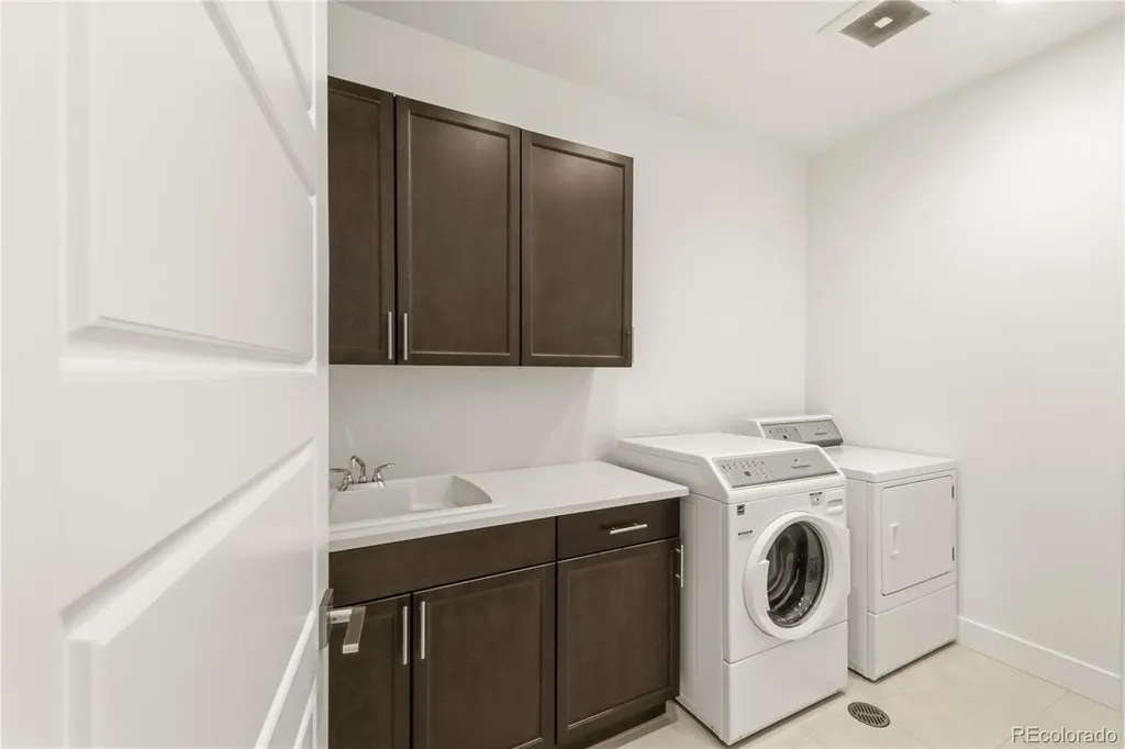 6121 Chester Street Denver CO 80238