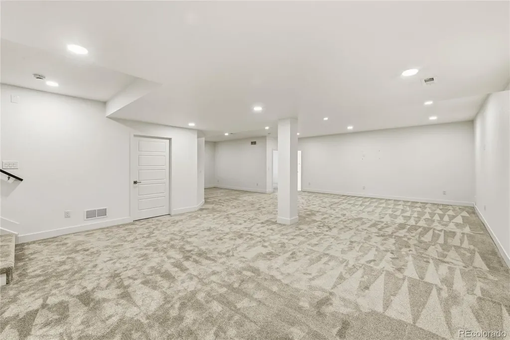 6121 Chester Street Denver CO 80238