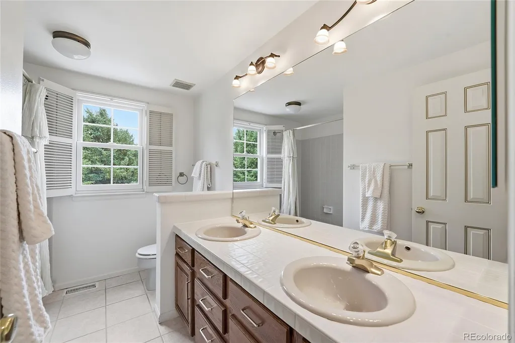 5923 E Irwin Place Englewood CO 80112