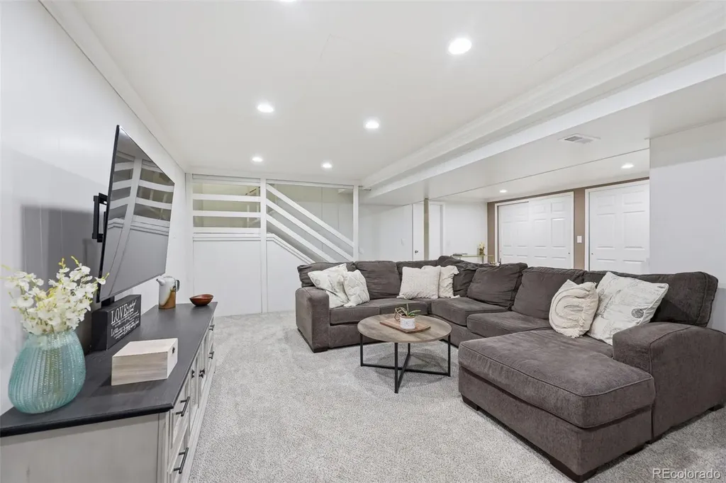 2598 S Vaughn Way Aurora CO 80014