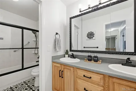 2598 S Vaughn Way Aurora CO 80014