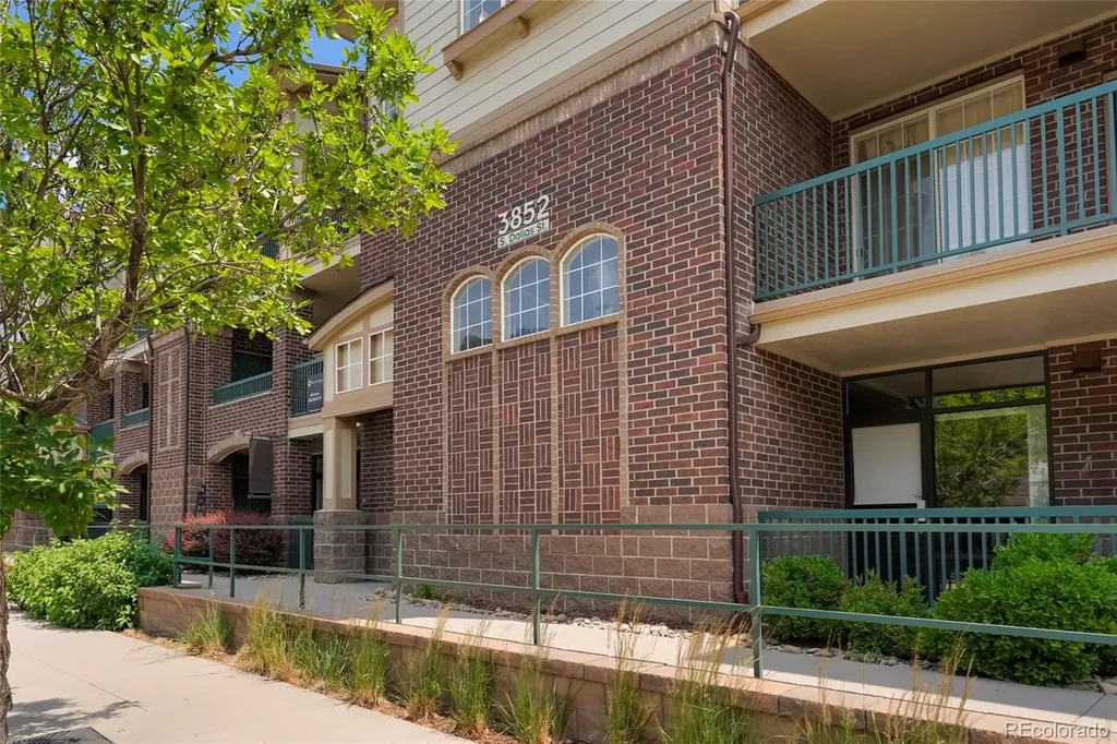 3852 S Dallas Street Aurora CO 80014