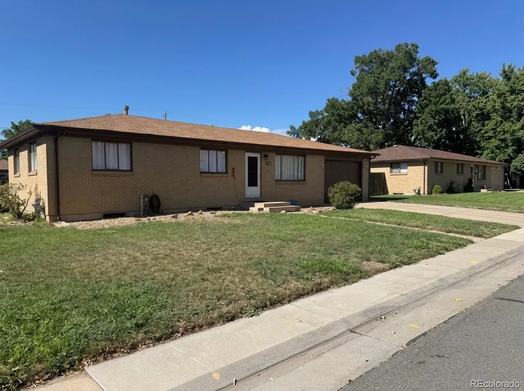 2940 W Saratoga Avenue Englewood CO 80110