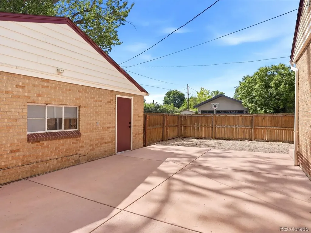 1200 Jasmine Street Denver CO 80220
