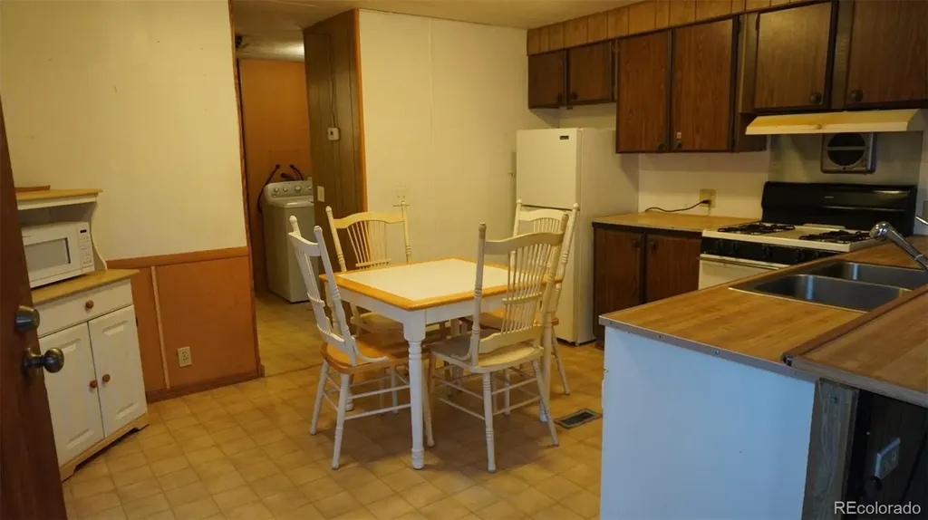 1540 Billings Street Aurora CO 80011
