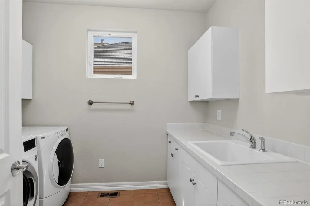 6568 S Blackhawk Way Aurora CO 80016