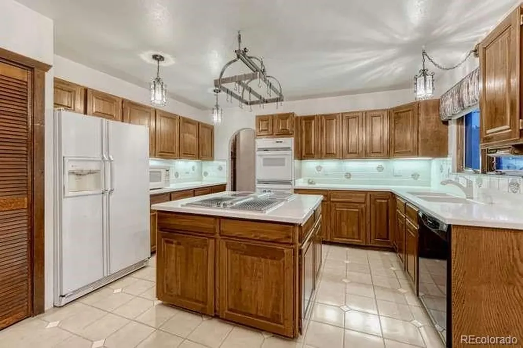 7427 S Richfield Street Aurora CO 80016