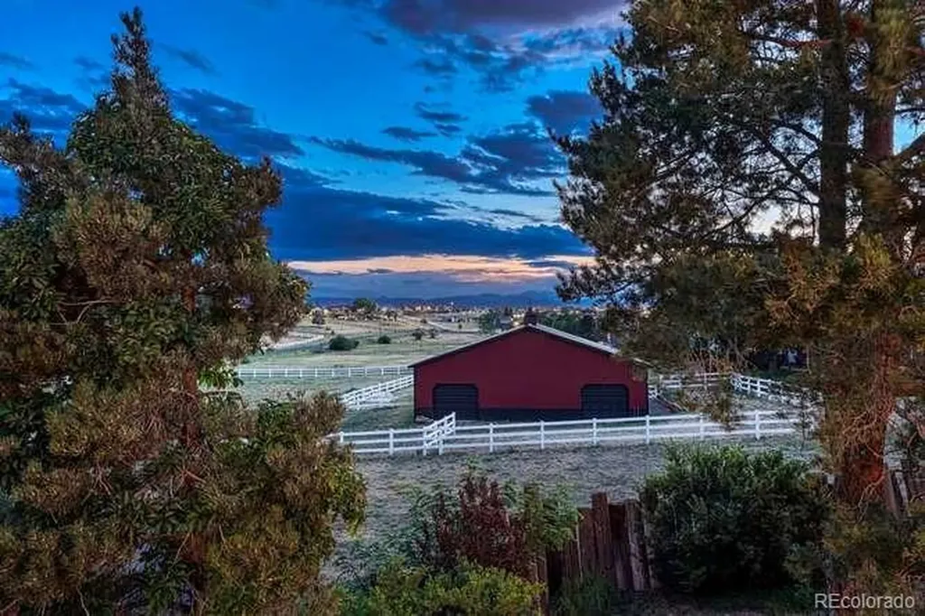 7427 S Richfield Street Aurora CO 80016