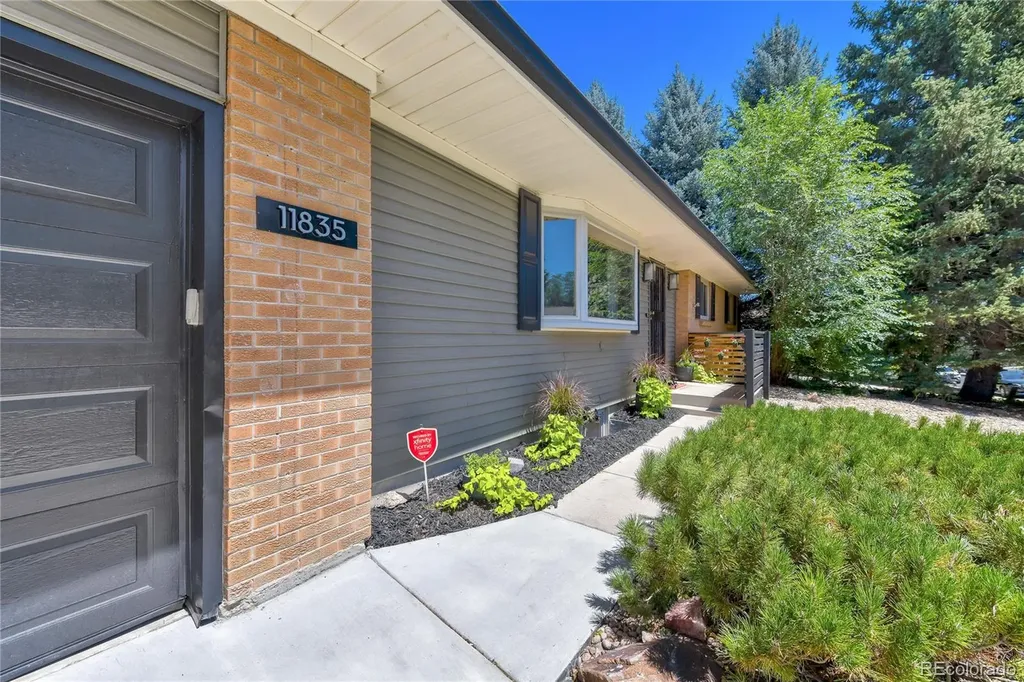 11835 Swadley Drive Lakewood CO 80215